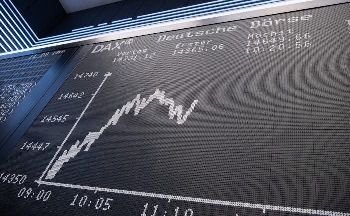 Die Dax-Tafel im Handelssaal der Deutschen Börse