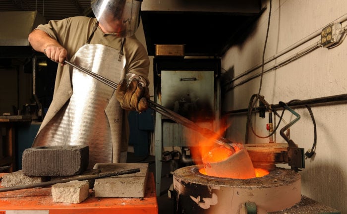 Flüssiges Gold in einer Gold-Raffinerie in Atlanta, USA