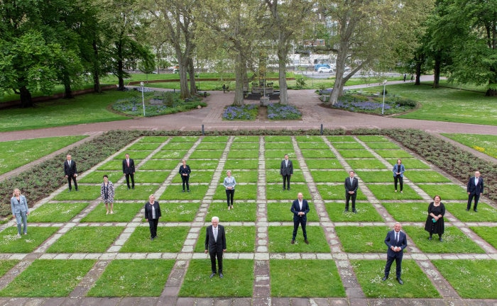 Landesregierung von Baden-Württemberg (coronakonform) nach der Wahl vor knapp einem Jahr