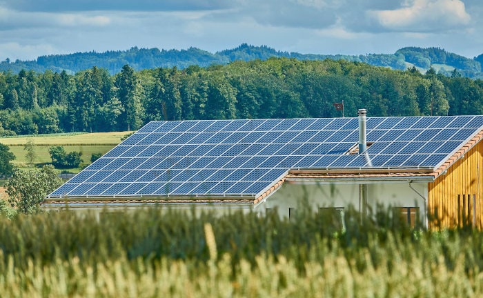 Solardach auf dem Lande