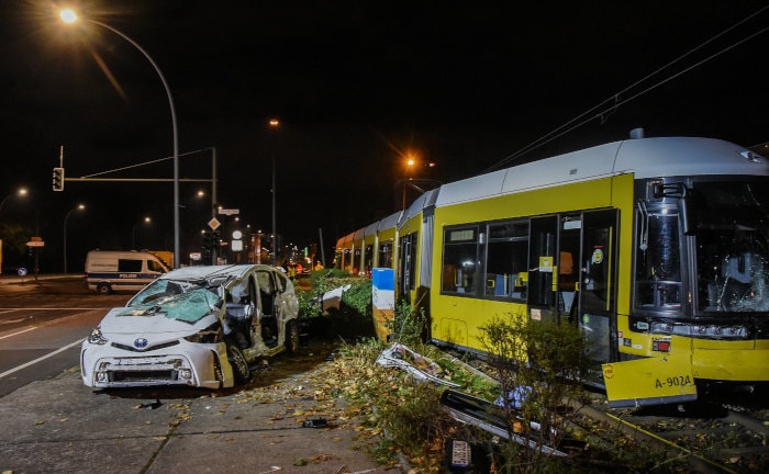Unfall in der Landsberger Allee in Berlin: In Straßen mit unterschiedlichen Postleitzahlen können die Kfz-Prämien stark abweichen