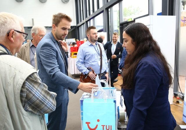 Messebesucher am FF&Meer-Stand