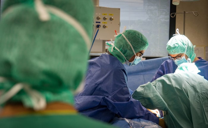 Brust-Operation (Symbolbild): Eine Patientin wollte sich aus psychologischen Gründen die Brüste vergrößern lassen