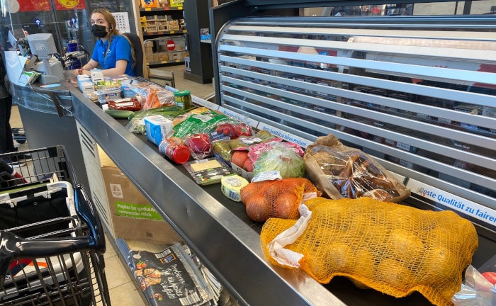 Steigende Preise im Supermarkt: Menschen sollten die Inflation in der Geldanlage berücksichtigen