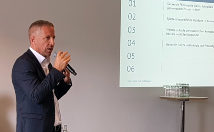 Norbert Porazik, Mit-Geschäftsführer von Fonds Finanz, auf der Hauptstadtmesse: Notartermin bis nachts halb vier