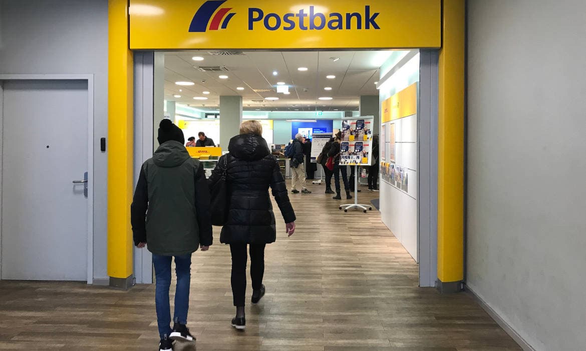 Filiale der Postbank in München: Neuer Vertriebskanal der Zurich