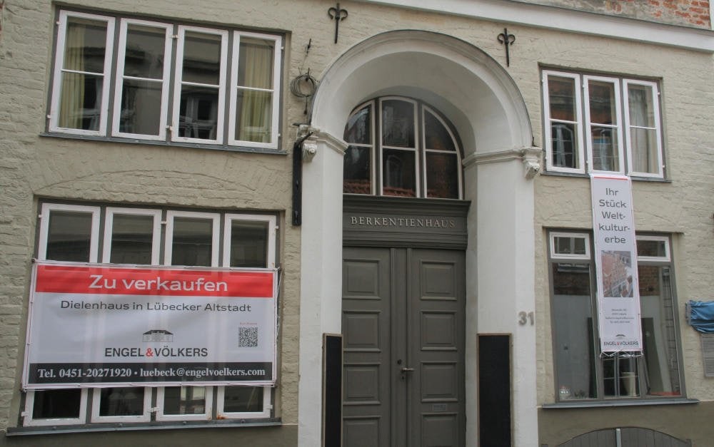 Altbau in Lübeck zu verkaufen: Gehandelte Häuser waren 2022 im Durchschnitt älter als im Jahr davor