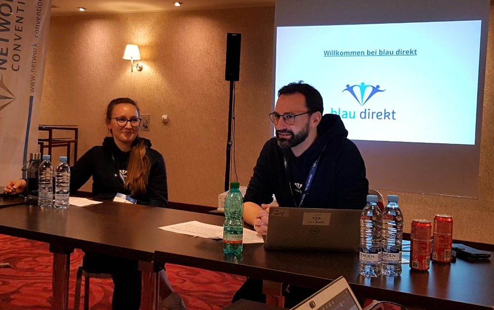 Katharina Jäger und Hannes Heilenkötter von Blau Direkt bei der Pressekonferenz