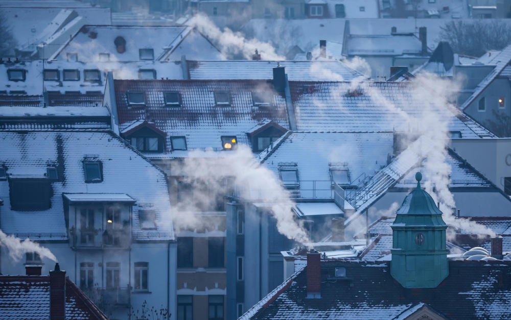 Qualmende Schornsteine in Leipzig: Energiekosten gehören zu den großen Ausgabenblöcken
