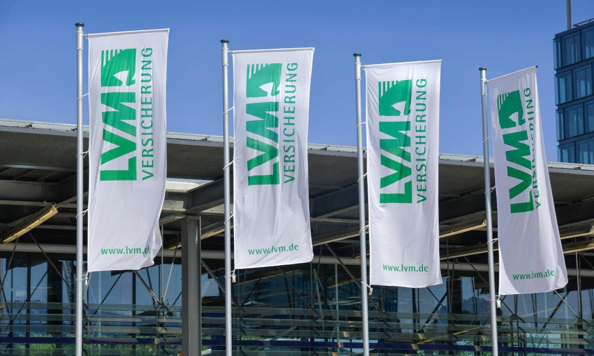 LVM Versicherung zeigt Flagge: Das Haus gehört zu den liebsten Versicherern der Deutschen