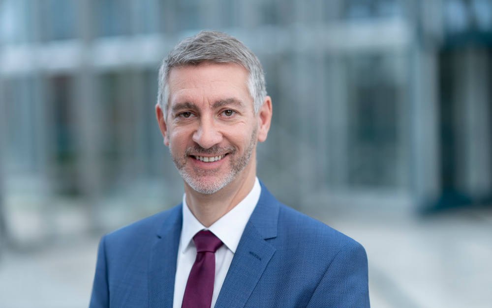 Für die neue Werbeaktion verantwortlich: Tim Bröning, Mitglied der Fonds Finanz Geschäftsleitung für Non-Insurance, Finance & Legal.