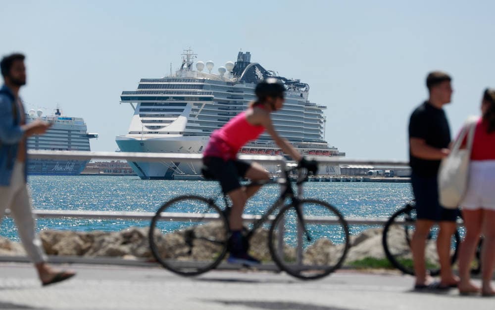 Kreuzfahrtschiffe im Hafen von Palma auf Mallorca: Die Deutschen würden zuerst an ihrer Reiseversicherung sparen