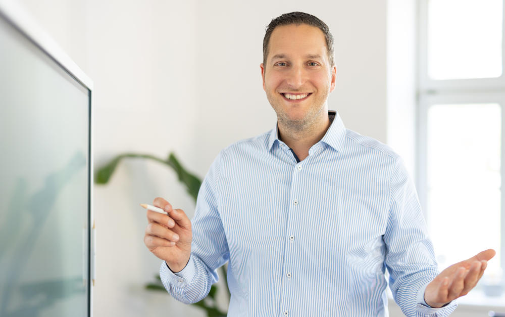 Robert Radicke ist Versicherungs- und Servicemakler in Dresden und leitet das BVSV Gewerbezentrum Dresden West