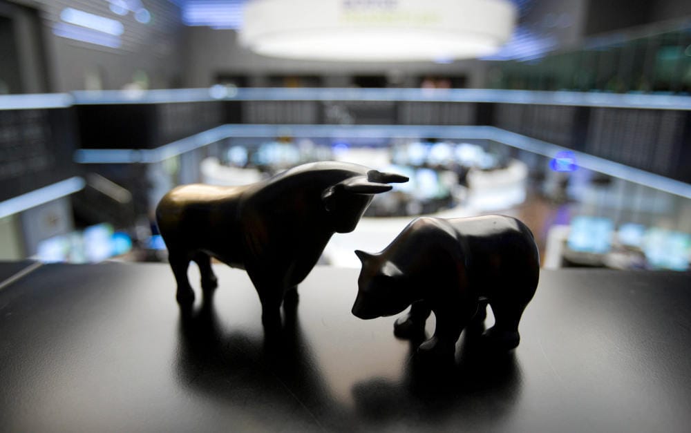 Bulle und Bär in der Frankfurter Börse: Mit deutschen Aktienfonds hätte man über einen Einzahlplan über 35 Jahre knapp 6 Prozent Rendite erreicht