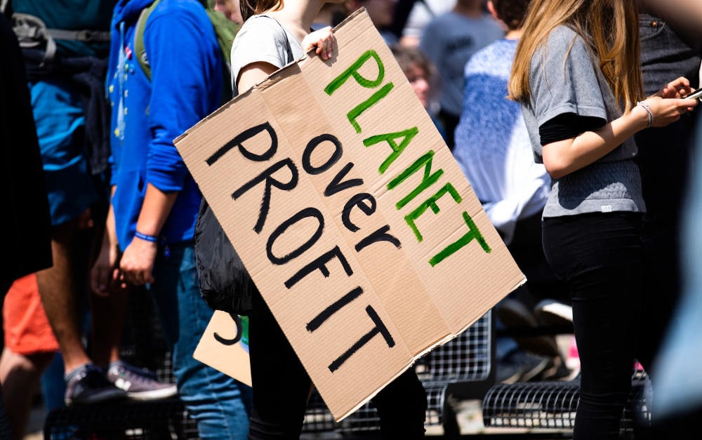 Mitglieder der Generation Z demonstrieren für Klimaschutz: Fast durchgehende Krisenstimmung der vergangenen Jahre