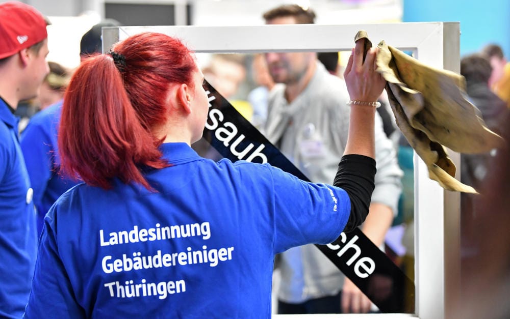 Berufsorientierungsmesse „Forum Berufsstart“ in Erfurt: Eine große Mehrheit der Deutschen findet es richtig, zum Berufsstart die Arbeitskraft abzusichern