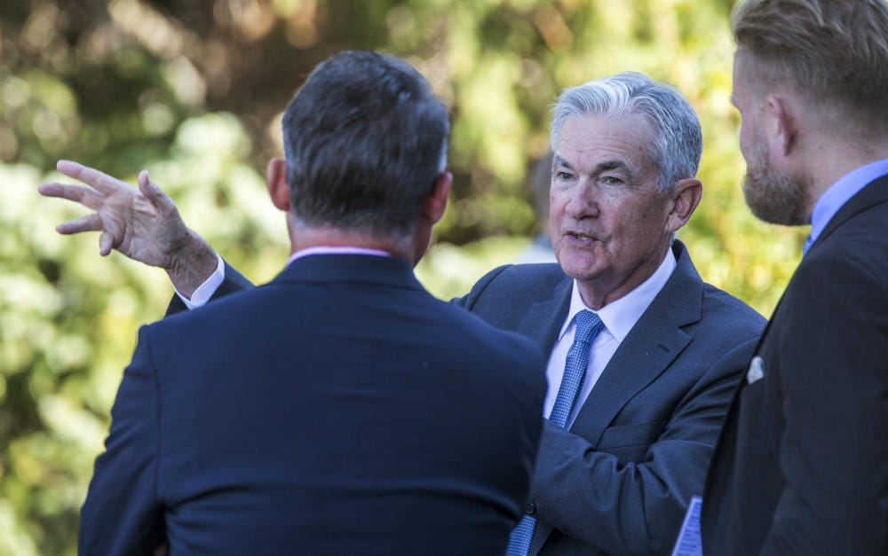 US-Notenbankchef Jerome Powell (2.v.r.) im August 2022 beim Treffen der Zentralbanker in Jackson Hole: Nach seiner Rede über den Kampf gegen die Inflation sanken die Aktienkurse weltweit