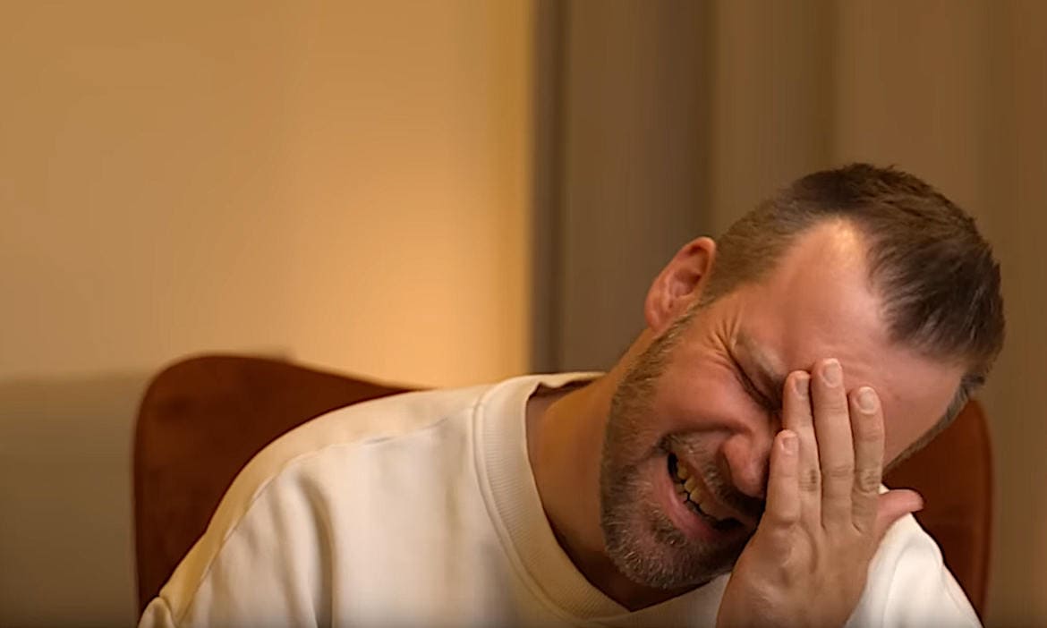 Stephan Peters beim Kommentieren des Wiso-Beitrags „Wiso Trick: Finanzberater im Check“