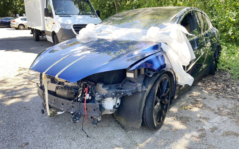 Teure Sache: Tesla-Wagen nach Unfall