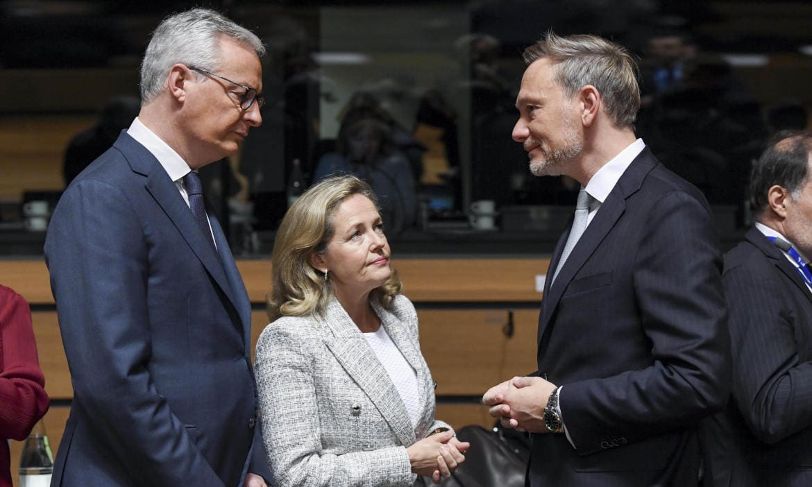 Spaniens Wirtschaftsministerin Nadia Calviño und die Finanzminister Bruno Le Maire (links, Frankreich) und Christian Lindner (Deutschland): Lebensversicherer müssen ihre Staatsanleihenquote beachten