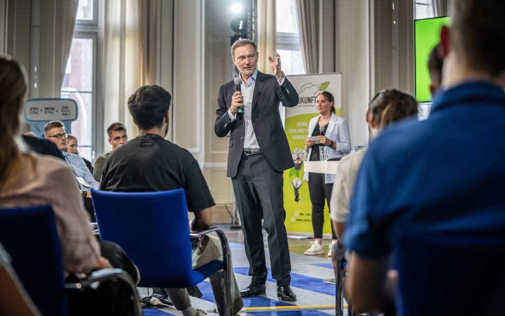 Finanzminister Christian Lindner (FDP) auf einem Schüler-Workshop zu Rente und Altersvorsorge: Die Art vorzusorgen verändert sich zurzeit enorm