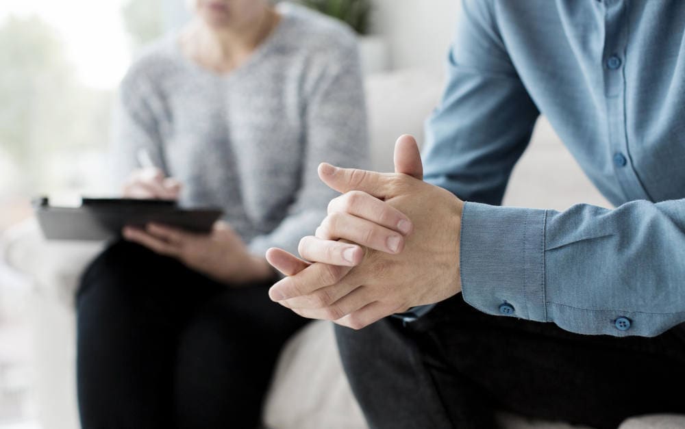 Gespräch beim Psychologen: 58 Prozent der Frauen befürchten, sie könnten wegen der Psyche berufsunfähig werden