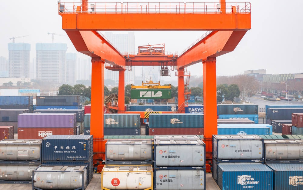 Fracht-Container im chinesischen Nanjing: Wer chinesische Aktien 2023 mied, hatte gute Chancen, den Vergleichsindex zu schlagen