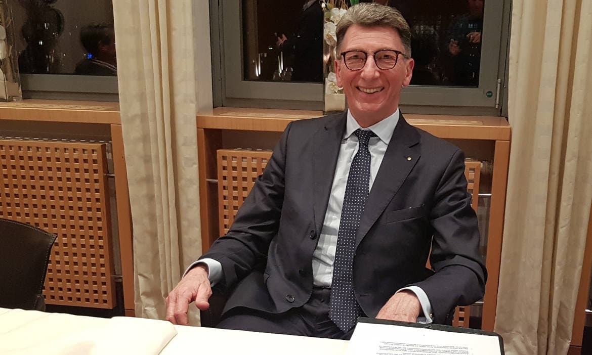 Vorstandschef Ulrich Leitermann von der Signal Iduna beim Pressegespräch in Hamburg