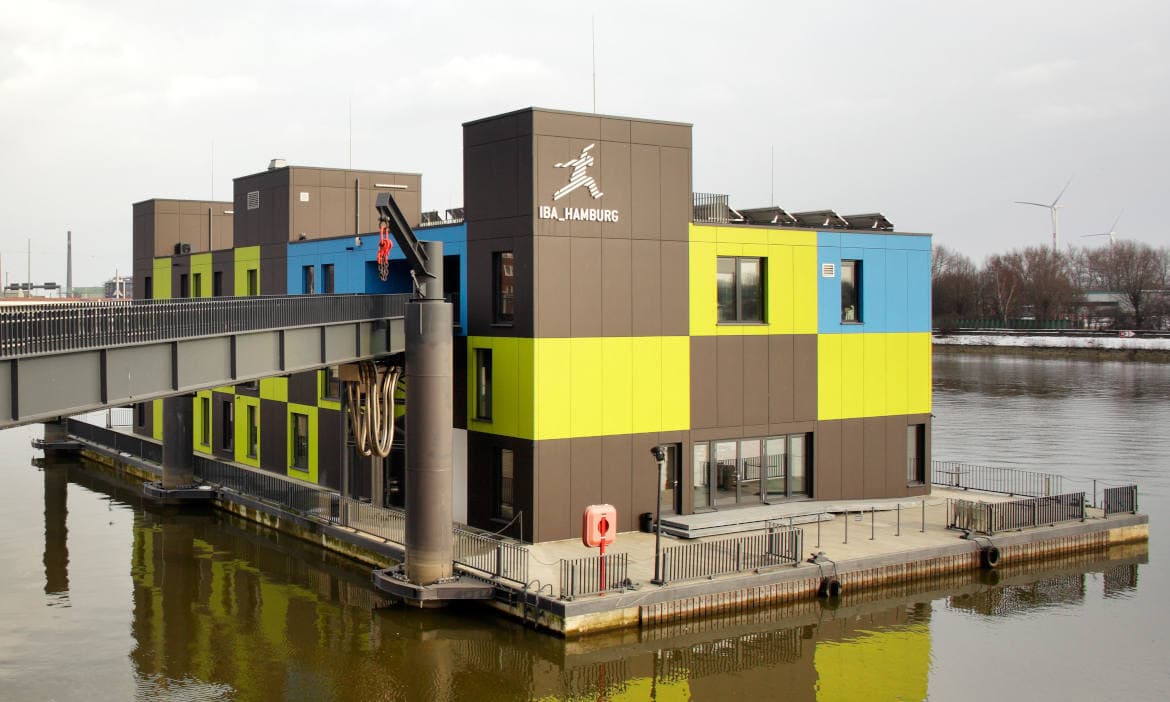 Hochwassersicher, aber leider nicht überall anwendbar: schwimmendes Ponton-Haus in Hamburg