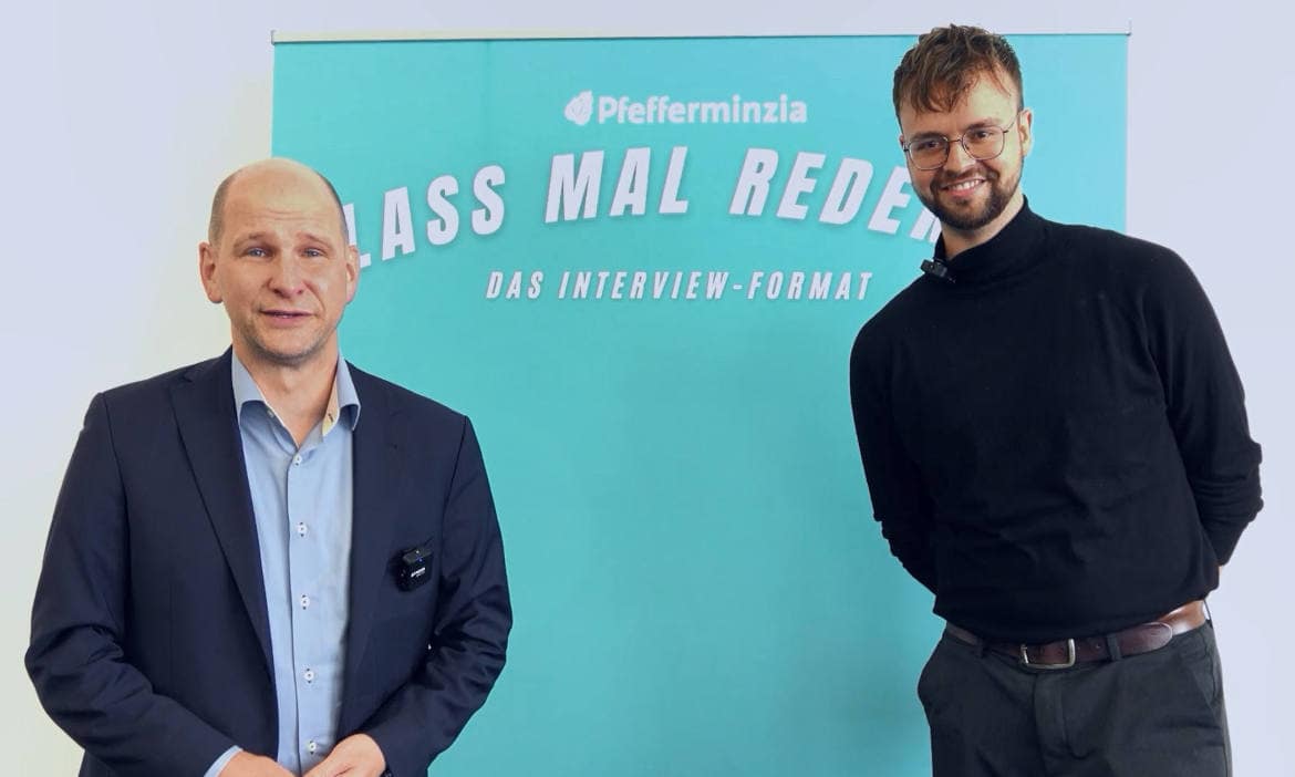 Philipp Stumm (rechts, gkk) im Gespräch mit Pfefferminzia-Redakteur Andreas Harms