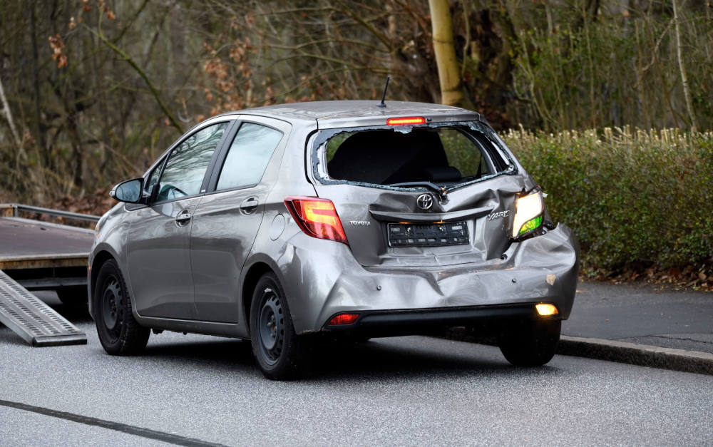 Auto nach Auffahrunfall (Symbolbild): Jede zweite verdächtige Schadenmeldung kommt aus der KFZ-Versicherung