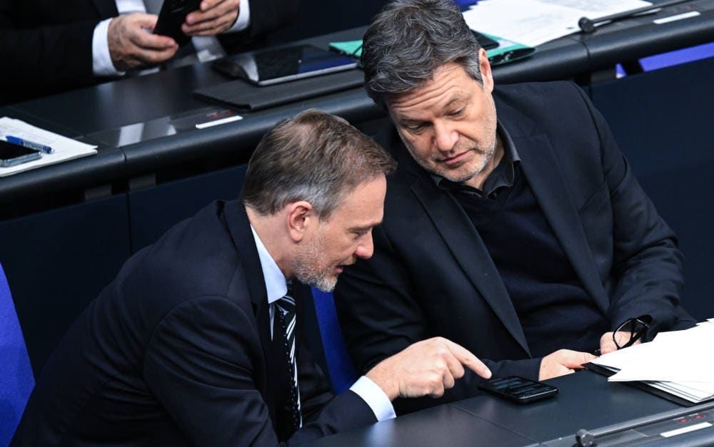 Bundesminister Christian Lindner (links, Finanzen, FDP) und Robert Habeck (Wirtschaft, Die Grünen): mehr Kapital und Großinvestoren gewinnen