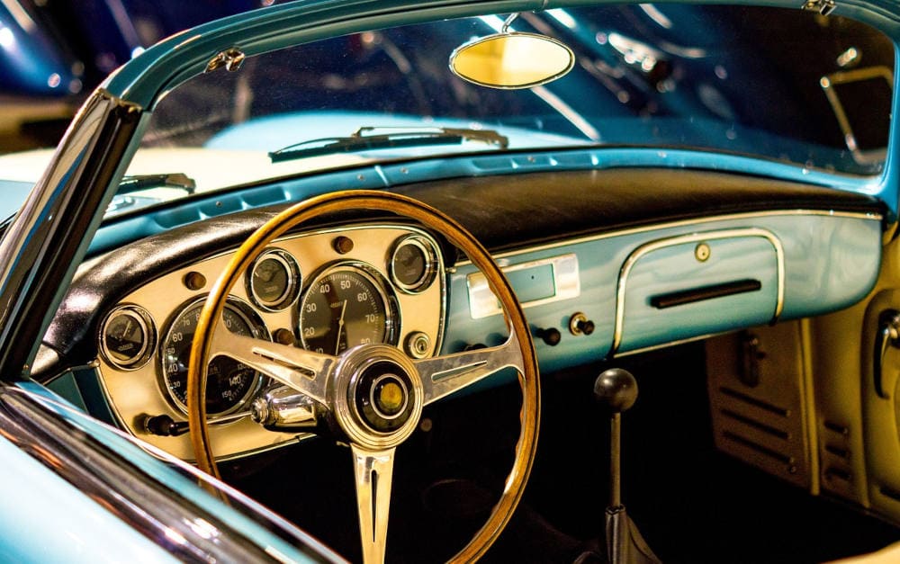 Innenleben eines Oldtimers: Die Vema ermittelte die meistgenutzten Oldtimer-Policen unter ihren Maklern