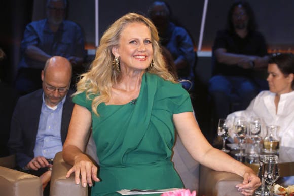 Moderatorin Barbara Schöneberger bei der Aufzeichnung der "NDR Talk Show" im Juni 2024 (Foto: picture alliance / Geisler-Fotopress | Hein Hartmann)