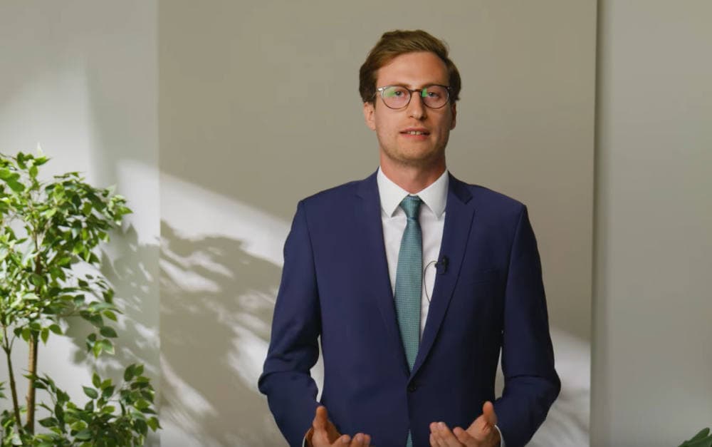 Analyst Simon Landt von M.M. Warburg & CO spricht im Video über den Kaufzeitpunkt im Sparplan