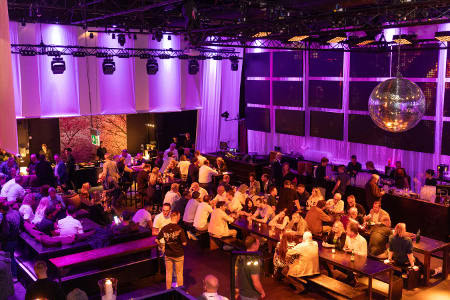 Viele Besucher haben die Aftershowparty der Hauptstadtmesse besucht. Foto: Fonds Finanz