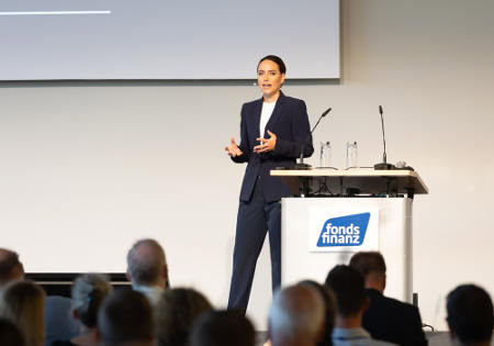 TV-Moderatorin und Journalistin Franca Lehfeldt hält einen Vortrag auf der Hauptstadtmesse. Foto: Fonds Finanz