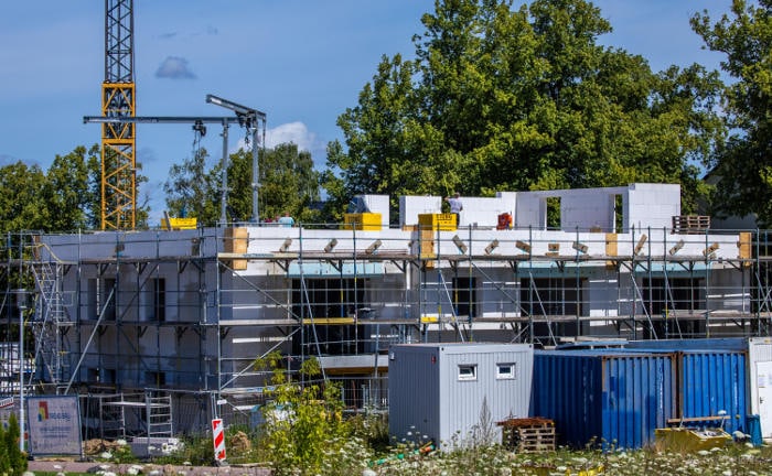 Wohnungsbauprojekt am Münchner Stadtrand: Nachhaltig zu investieren gelingt Anlegern beispielsweise durch Investments in nachhaltige Bauprojekte.