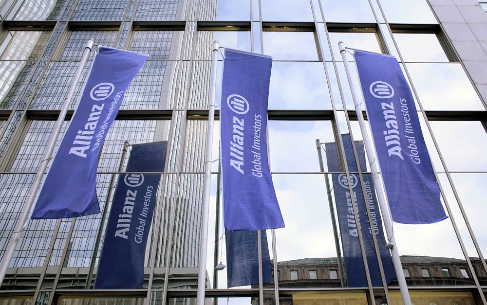 Logos von Allianz Global Investors (AGI), der Investmenttochter der Allianz