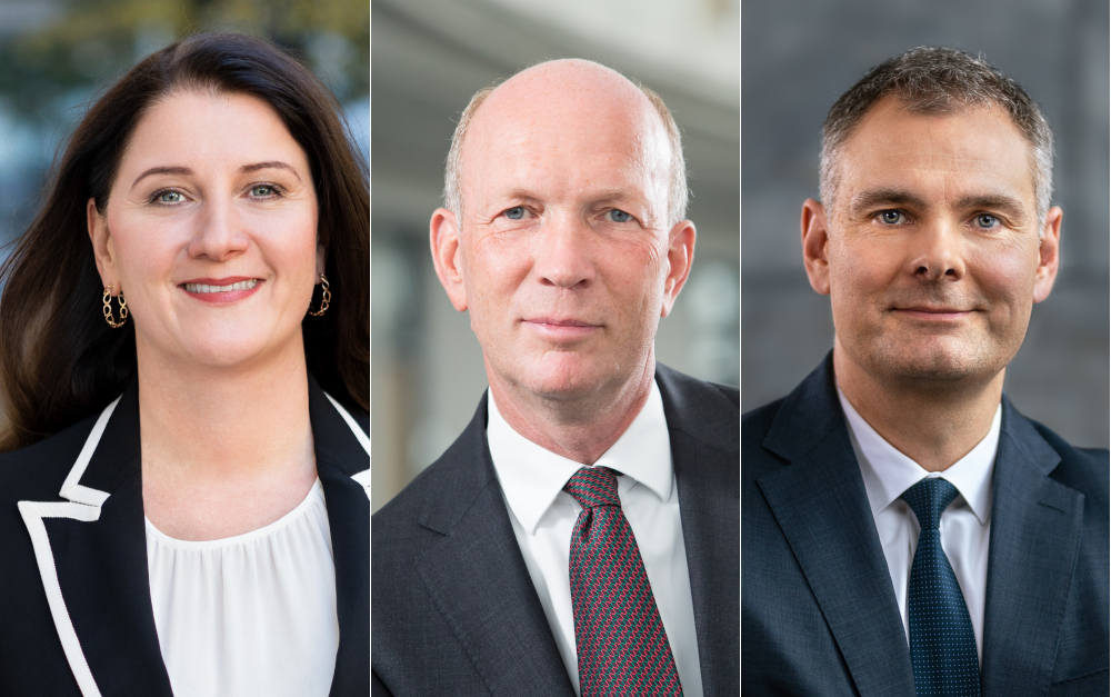 Dragica Mischler steigt im April 2025 in den Vorstand der R+V Versicherung ein. Christoph Lamby (Mitte) verlässt dann das Gremium und geht in Rente. Holger Nieswandt (rechts) ersetzt ihn.