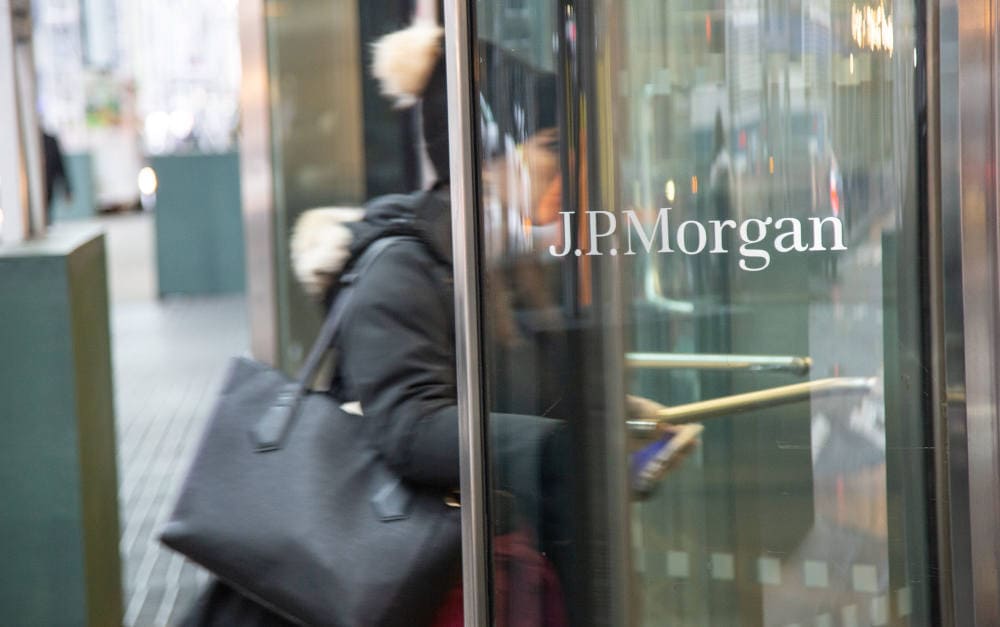 Logo der Investmentbank J.P. Morgan in New York: Die Investmenttochter J.P. Morgan Asset Management erhielt in Deutschland von Scope den Preis als beste vielseitige Fondsgesellschaft