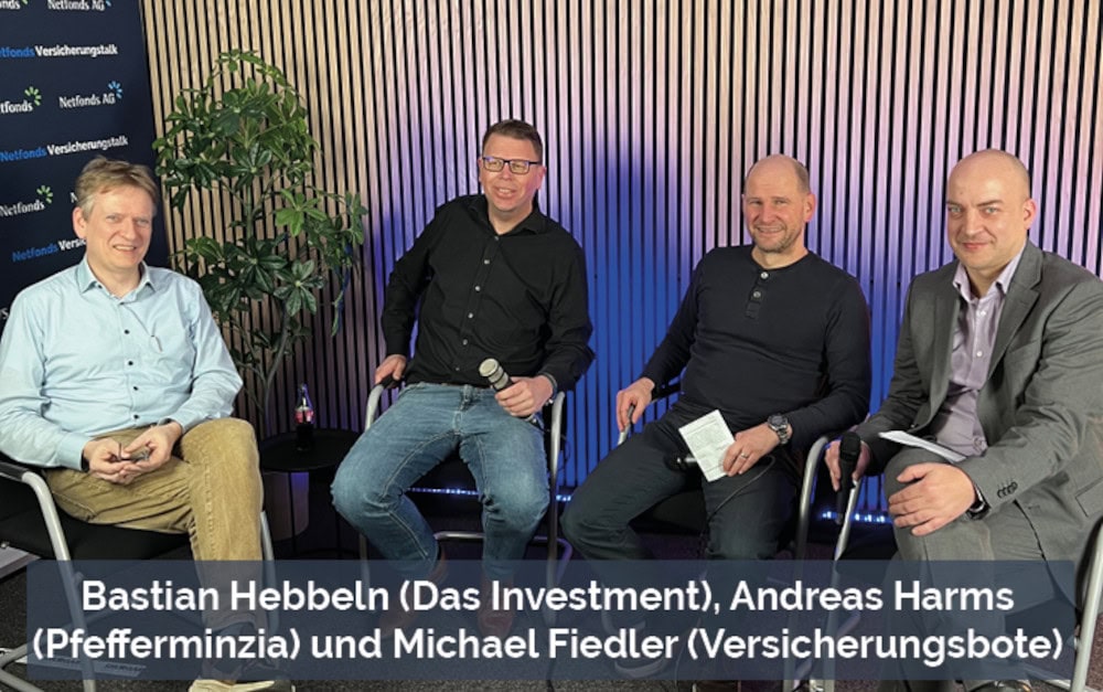 Journalisten im Presseclub bei Netfonds (v.l.n.r.): Oliver Bruns (Netfonds), Bastian Hebbeln (Das Investment), Andreas Harms (Pfefferminzia), Michael Fiedler (Versicherungsbote)
