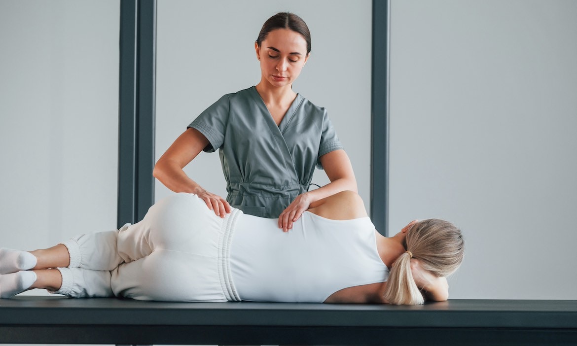 Die Versicherungsprodukte der Woche: Die Allianz übernimmt im Rahmen ihrer neuen bKV-Tarife auch Leistungen bei Osteopathen.