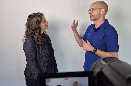 Pfefferminzia-Redakteurin Barbara Bocks im Video-Interview mit Matthias Pendl, Head of Sales bei Standard Life (Foto: Pfefferminzia)