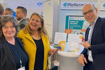 Andrea Twardokus von Care Concept und Claudia Müller von der Inter (v.l.) im Gespräch mit Pfefferminzia-Geschäftsführer Matthias Heß (Foto: Pfefferminzia)