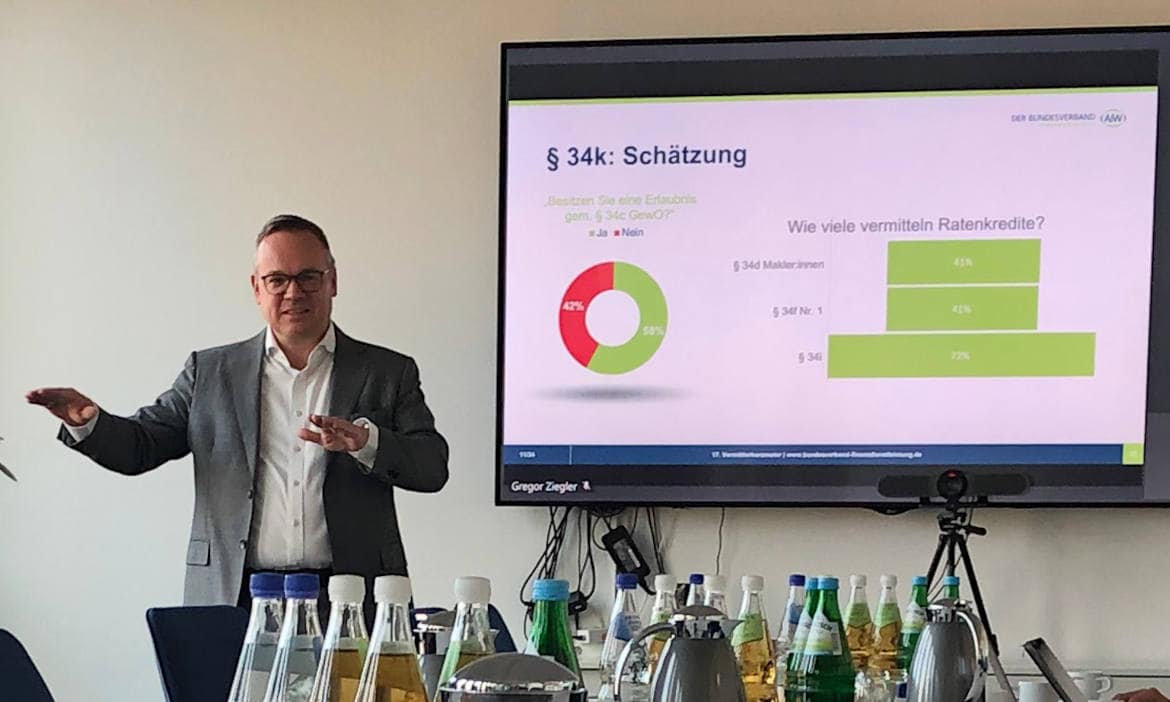 AfW-Vorstand Frank Rottenbacher schätzt ab, wie viele Vermittler vom neuen Paragraf 34k Gewerbeordnung betroffen sind