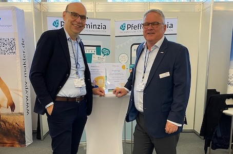 Pfefferminzia-Geschäftsführer Matthias Heß (links) im Gespräch mit Stefan Hedrich, Leiter Maklervertrieb BGV (Foto: Pfefferminzia)