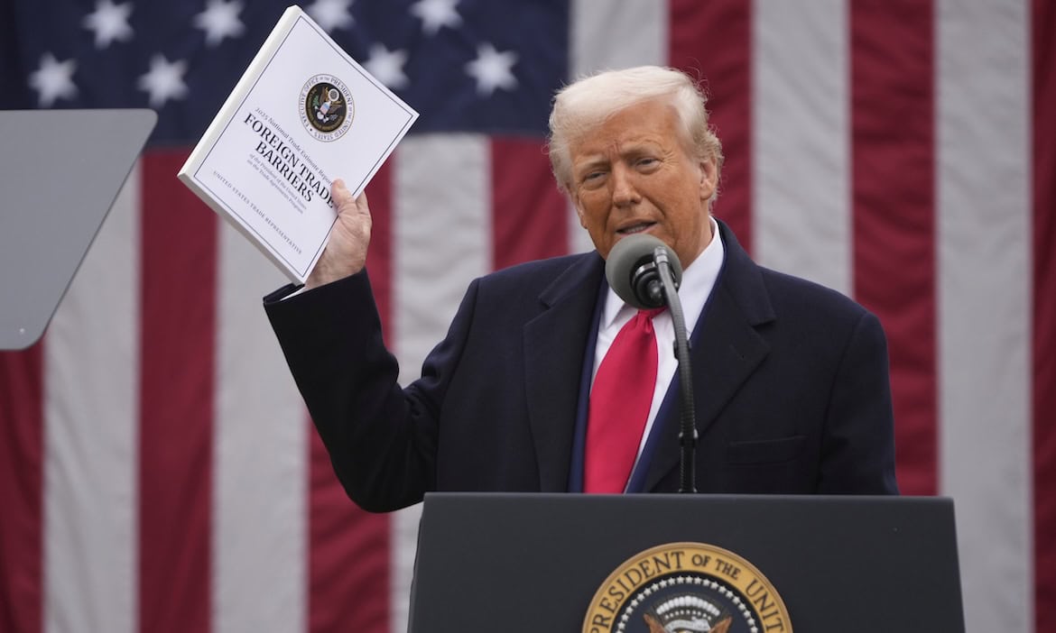 US-Präsident Trump erwähnt seine US-Zollpläne bei einer Rede: Die geplanten US-Zölle könnten deutschen Versicherern aus Sicht des GDV das Geschäft erschweren.