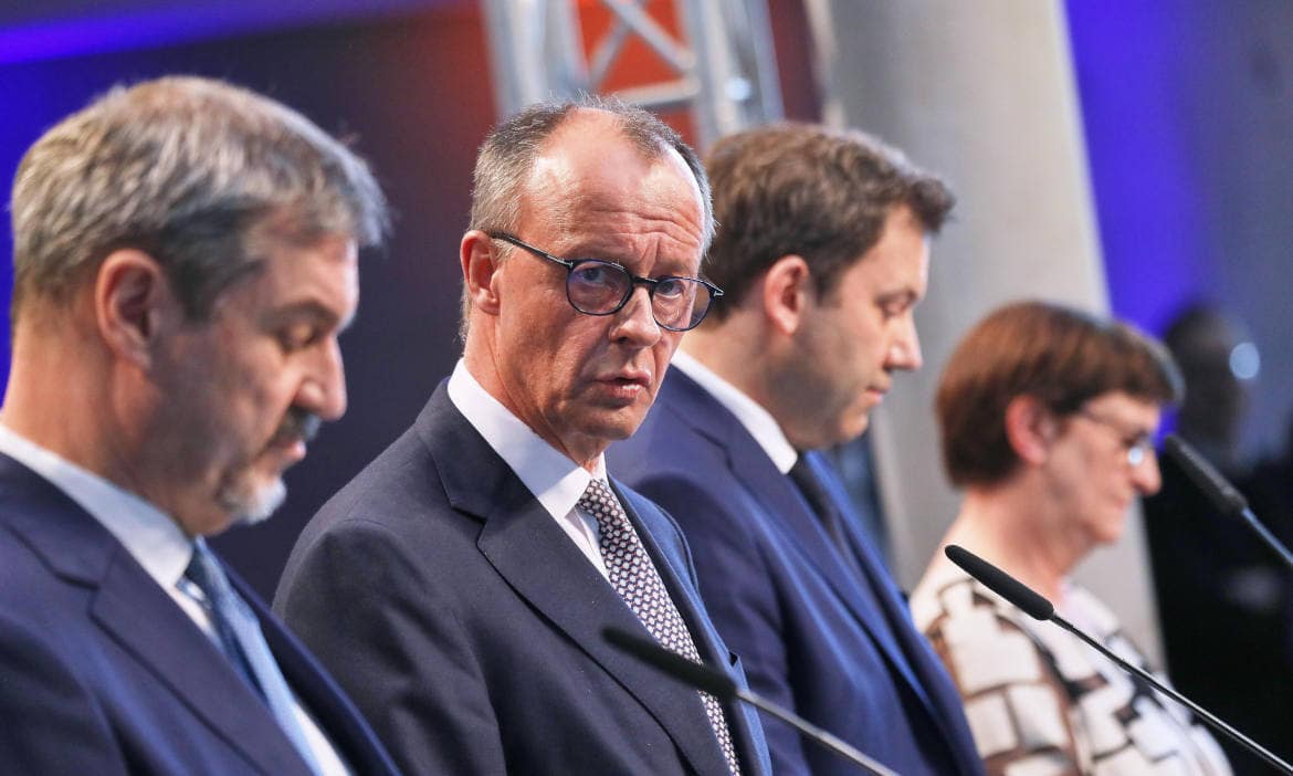 Alle mal herhören! Unsere Leser haben Ideen für die Frühstart-Rente. Hier im Bild: die Neu-Koalitionäre (v.l.n.r.) Markus Söder (CSU), Friedrich Merz (CDU), Lars Klingbeil (SPD) und Saskia Esken (SPD)