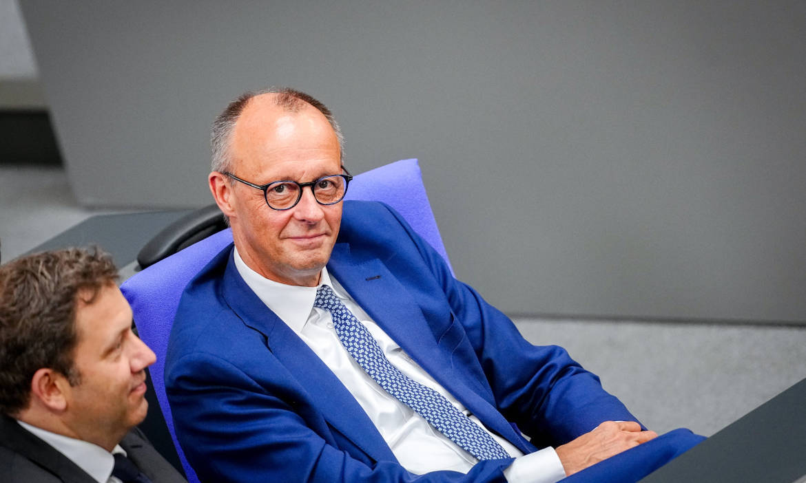 Bundeskanzler Friedrich Merz (CDU) und Vizekanzler und Finanzminister Lars Klingbeil (SPD, links): Sofortprogramm auf die Beine gestellt